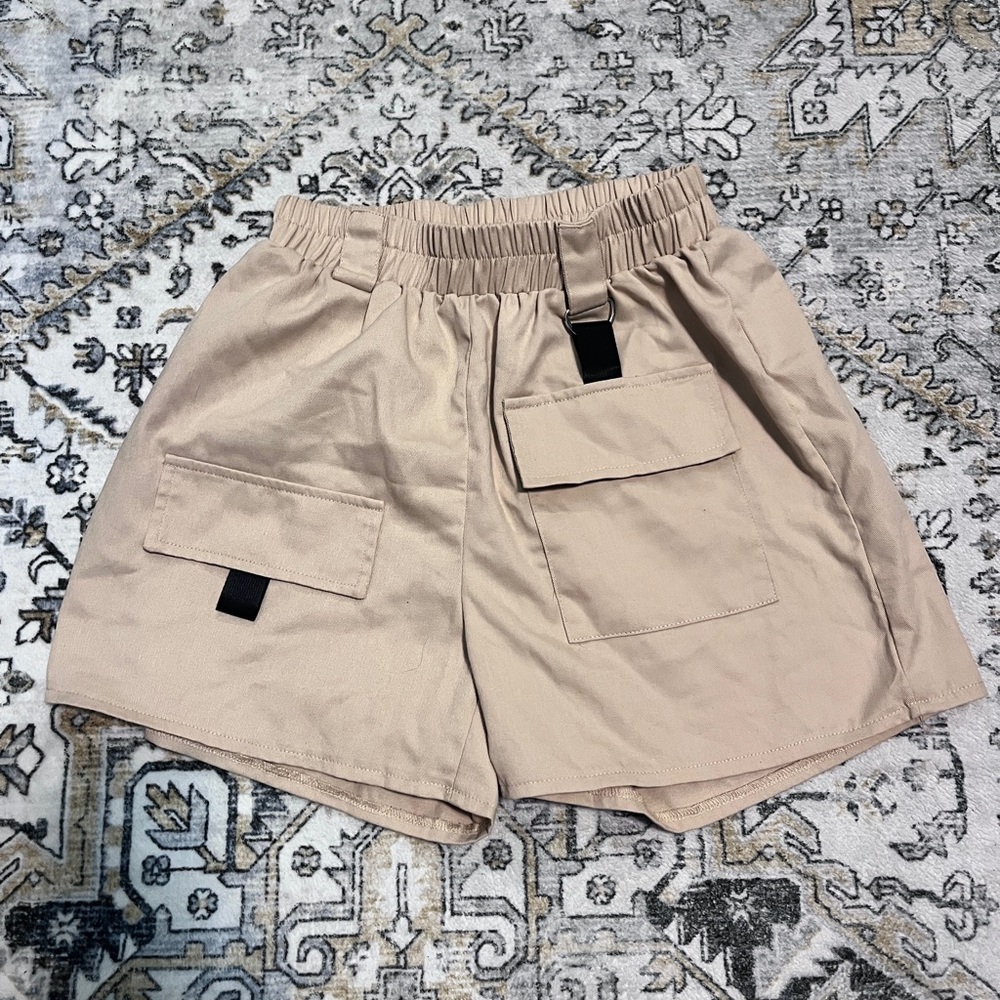 SHEIN Tan Cargo Shorts with Relaxed Fit